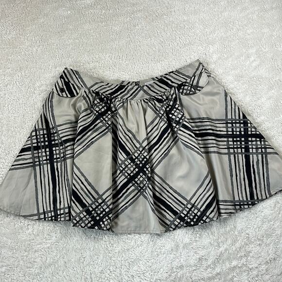 Go International striped satin mini skirt, size 11 - Picture 3 of 8